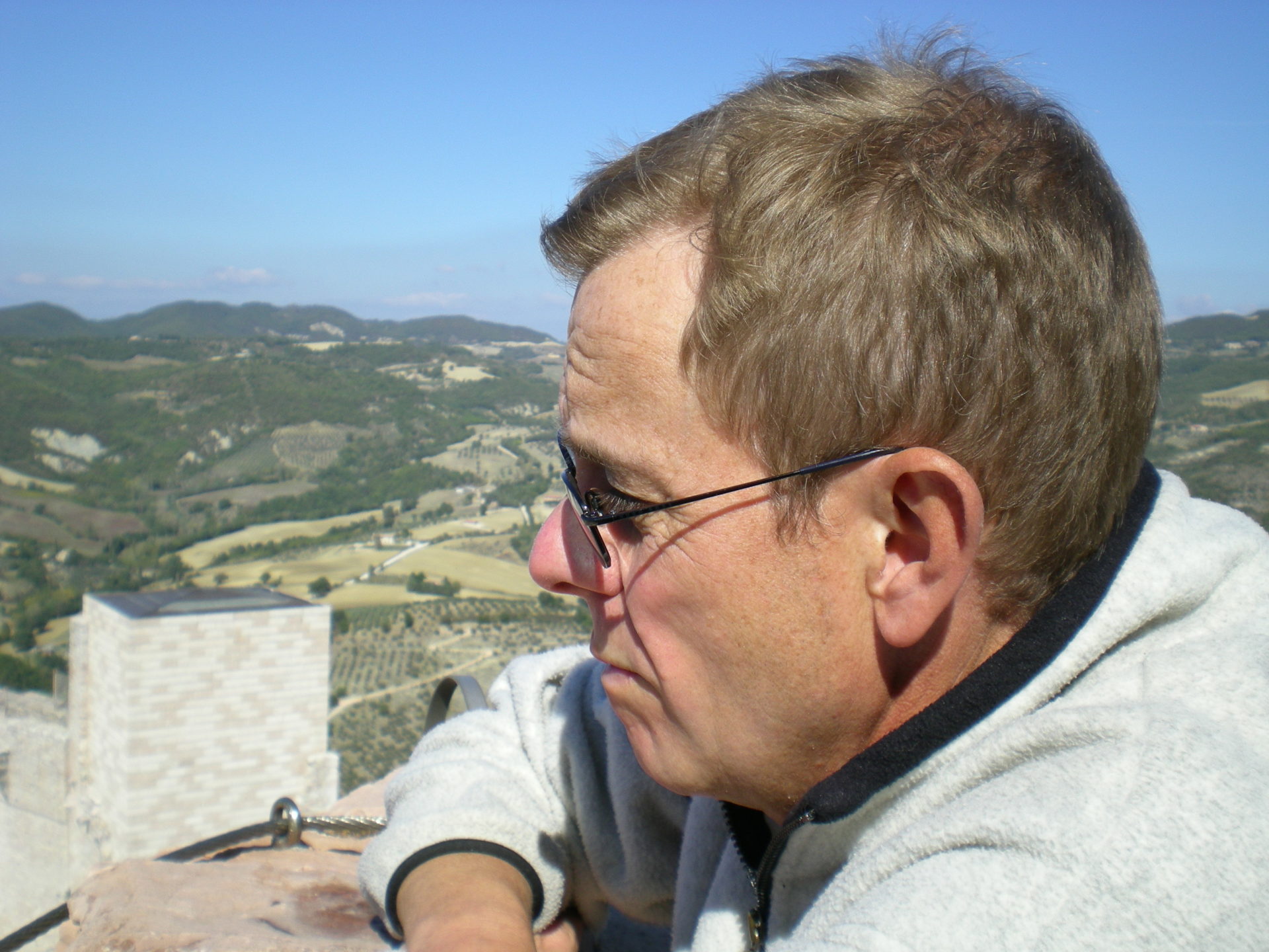Sinnieren auf der Rocca Maggiore in Assisi