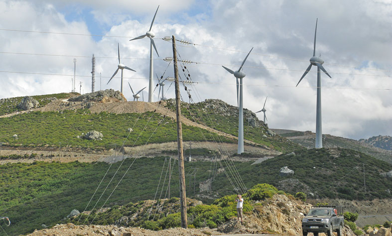 Eine Alternative zu AKWs: Windkraft (auf Kreta) © Walter Ludin