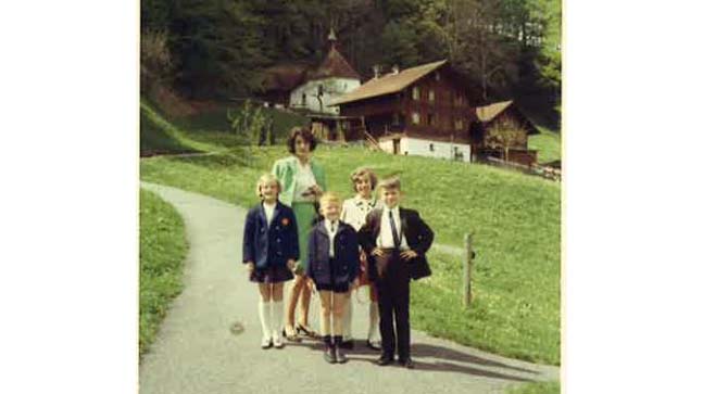Die Familie Gröbli am Erstkommuniontag von Roland im Ranft.
(© Fotoarchiv Familie Gröbli. Fotograf: Josef Gröbli [1968].)