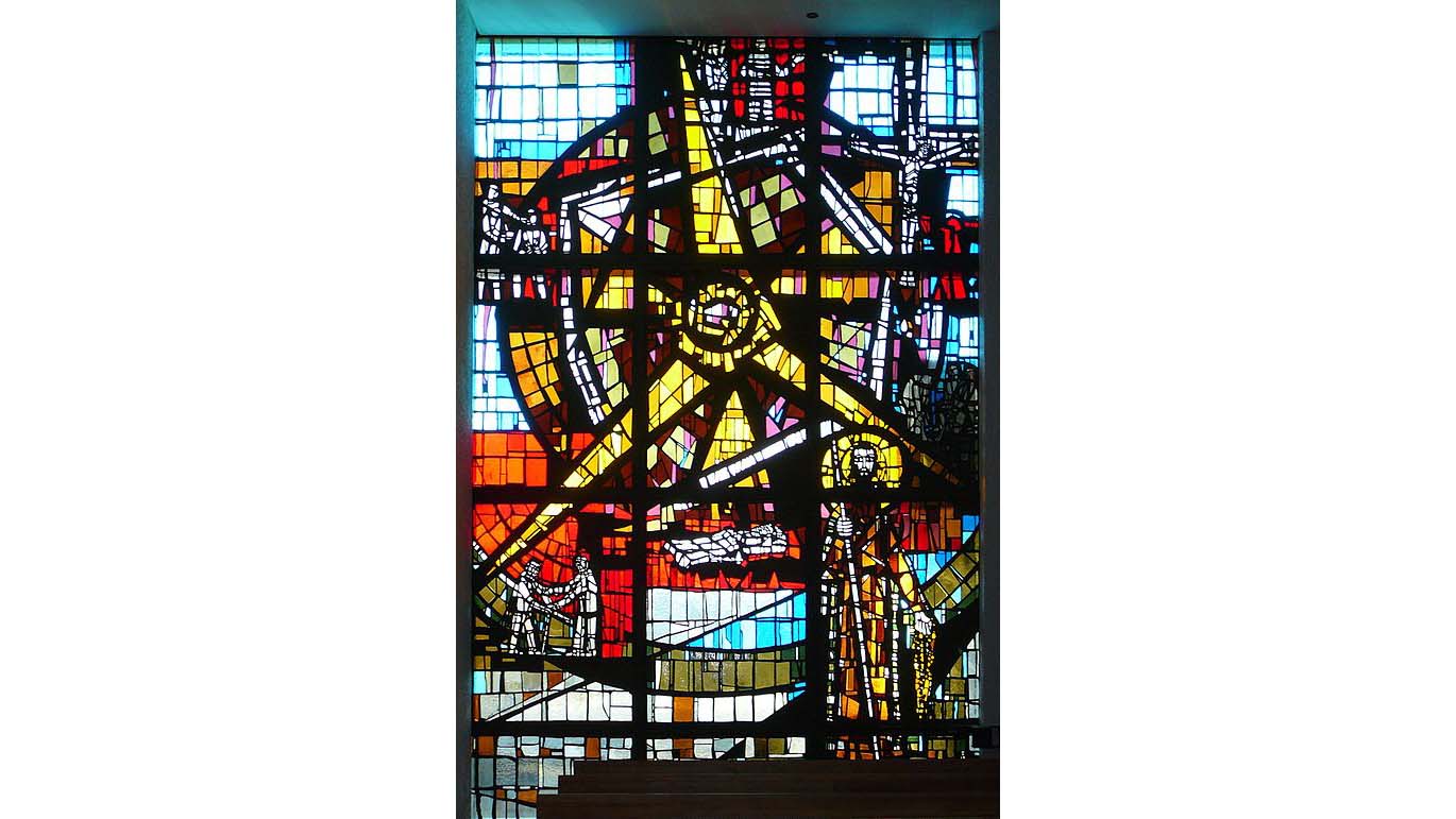 Römisch-katholische Pfarrkirche Bruder Klaus Urdorf, Betonglasfenster von Peter (Piero) Travaglini. (Foto: 
Charlie Bernasconi/Wikimedia Commons)