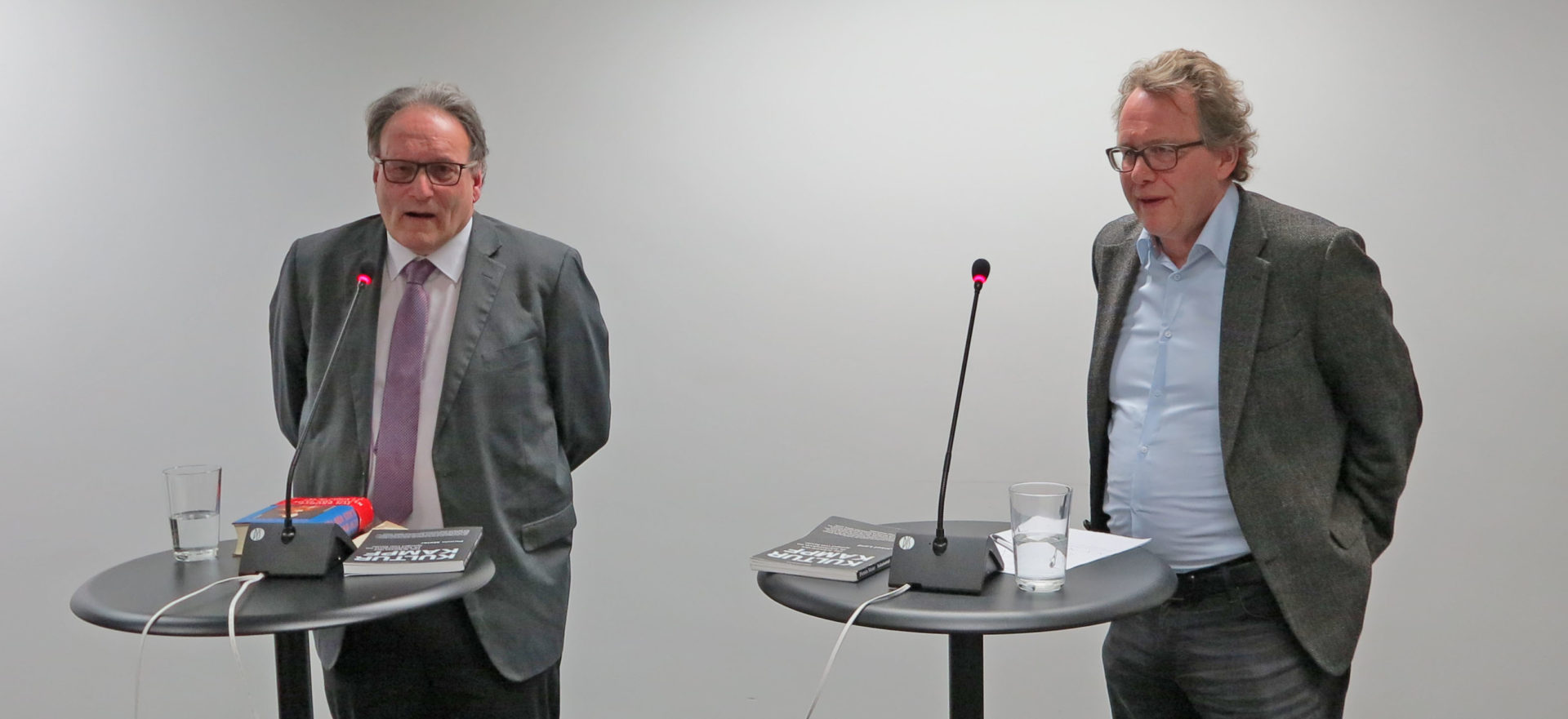 Pirmin Meier (l.) und Josef Lang am Luzerner Podium über den Kulturkampf. © Walter Ludin 2017