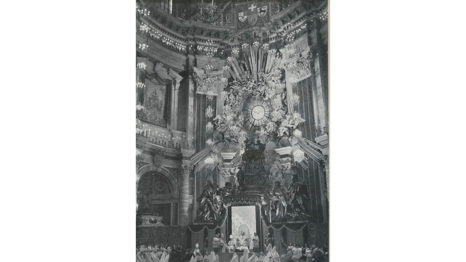 Heiligsprechung in Rom unter der Cathedra Petri. (Foto: Gedenkband Leonhard von Matt; Scan UF)