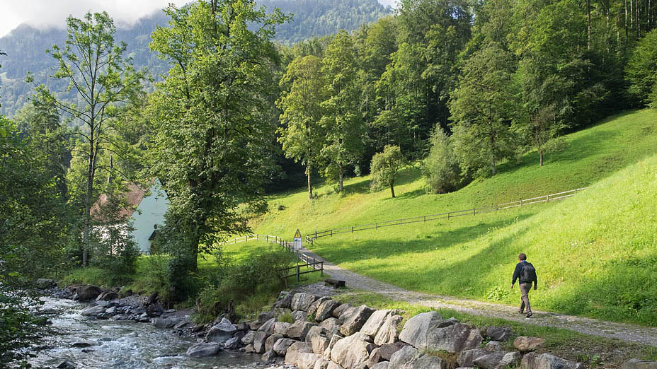 Auf dem Weg in den Ranft. (Foto: © Konrad Busslinger, Rex-Verlag)