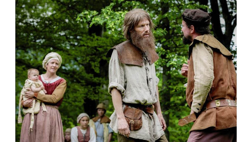 Markus Amrhein als Niklaus von Flüe in der Docufiction «Die Schweizer». Siehe dazu auch Markus Amrhein (2016): Bruder Klaus spielen – in Film und Theater, in: Gröbli (2016), 251–254.  (© SRF)