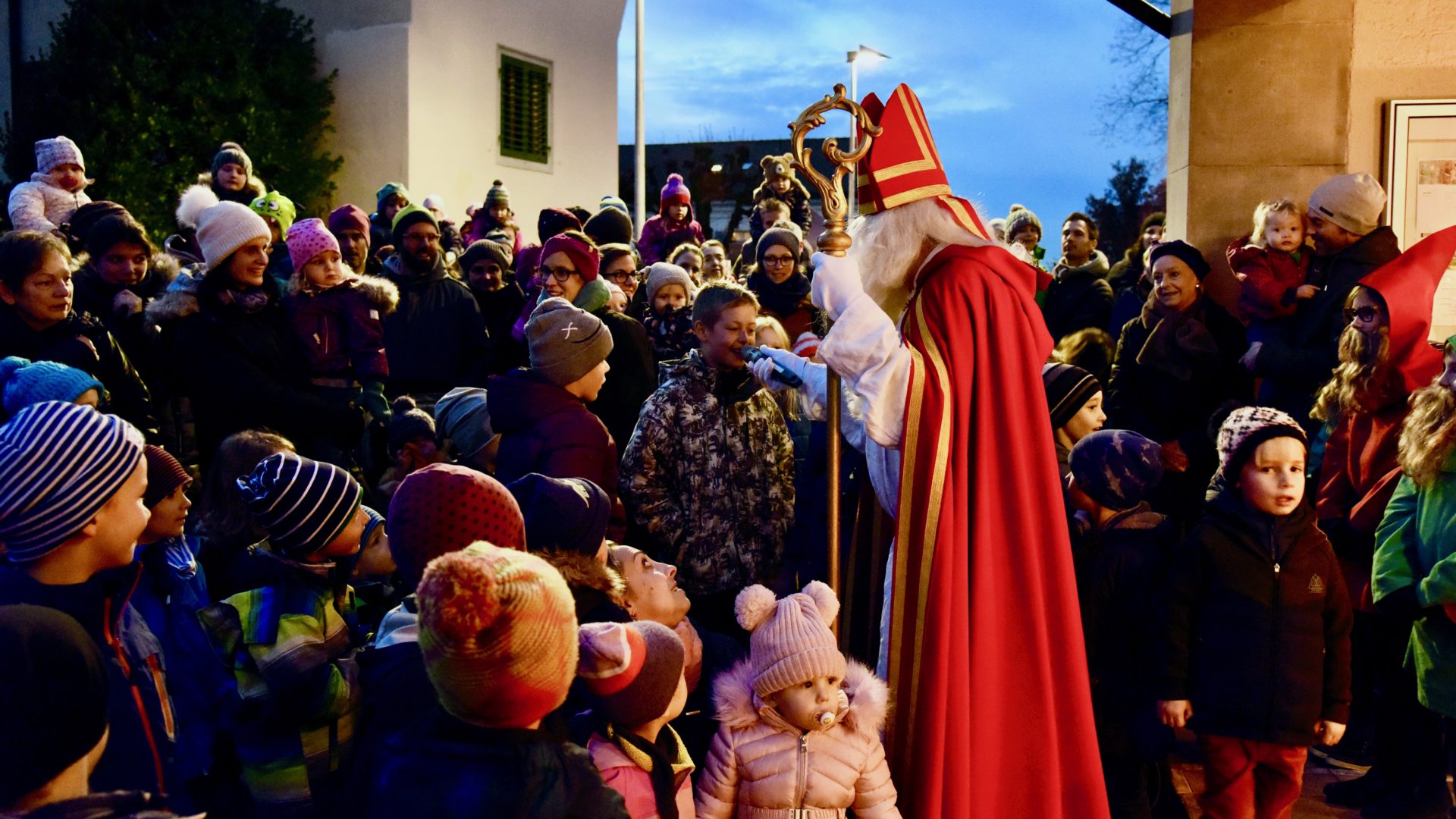 Samichlaus vor der Klosterkirche, Wesemlin
