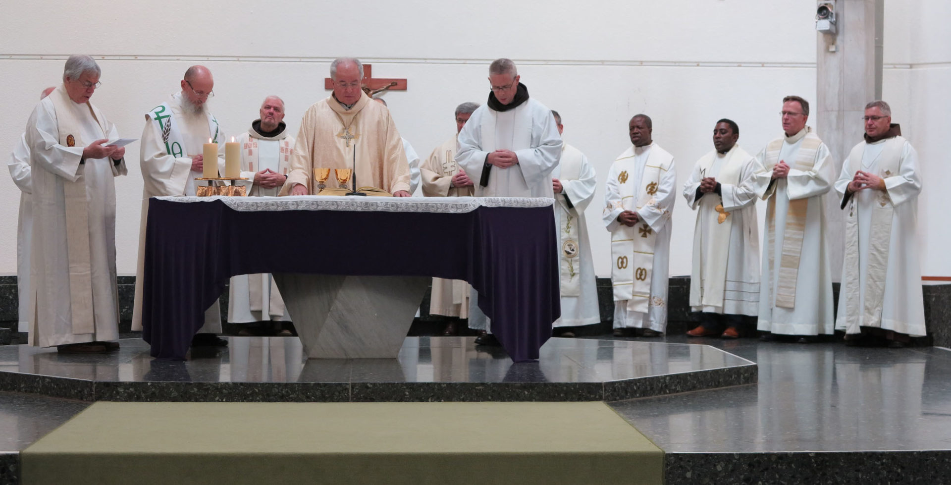 "Jesus hat keine Priester und Bischöfe geweiht" © Walter Ludin 2019