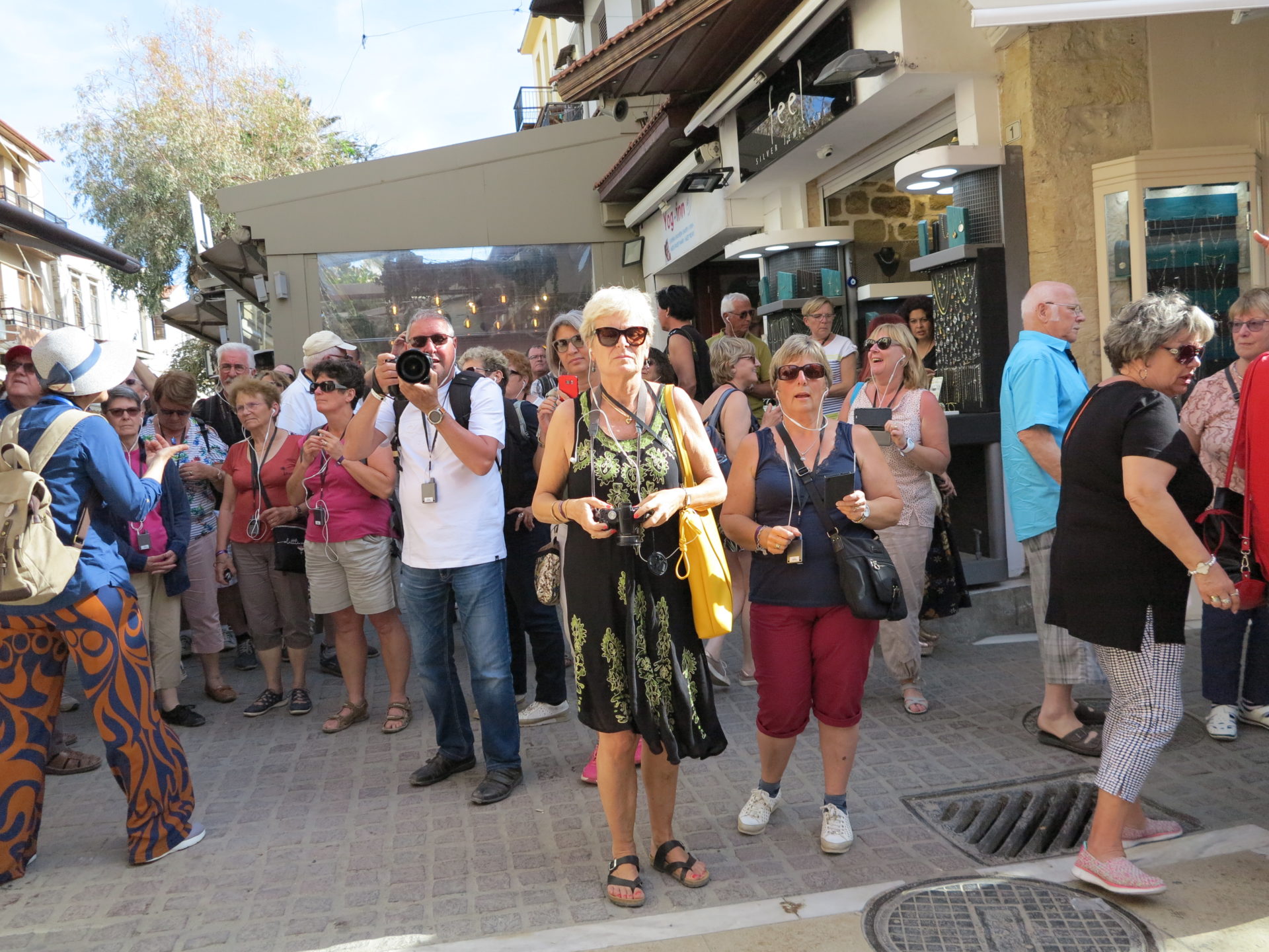 Touristen auf Kreta © Walter Ludin, 2019