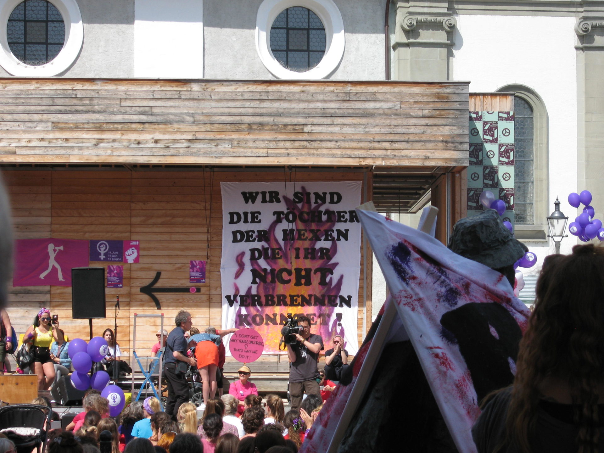 Bühne vor der Jesuitenkirche in Luzern. Foto: Elisabeth Aeberli