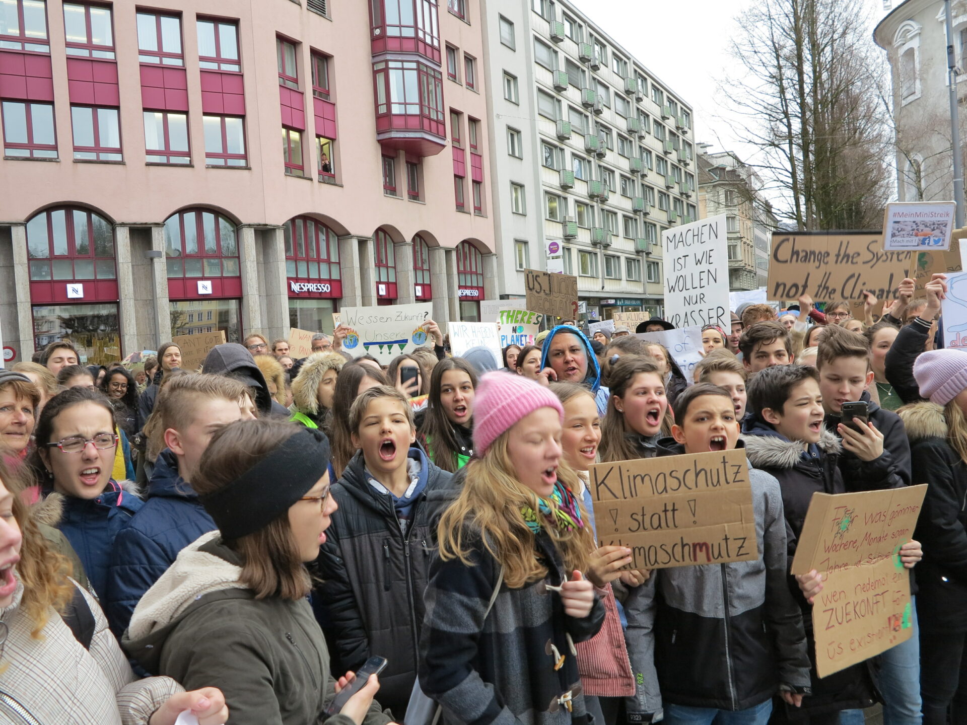 Klimajugendliche: Fliegen sie alle? © Walter Ludin