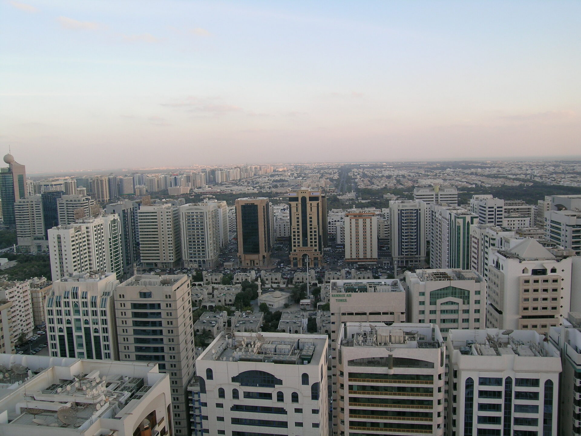 Ein Zentrum des Kapitalismus © Walter Ludin/ Abu Dhabi VAE