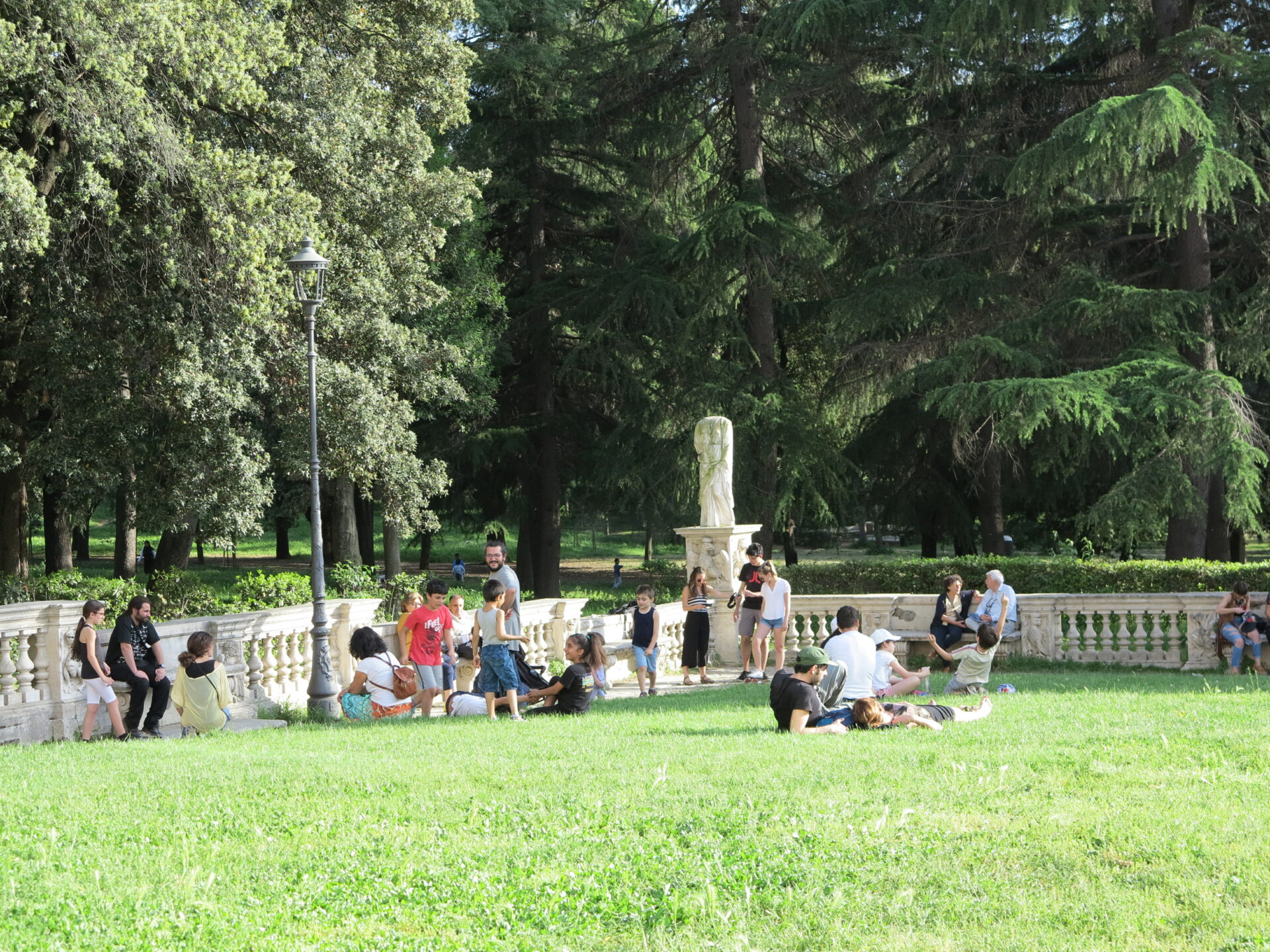 Begegnungen im Park der Villa Borghese, Rom  © Walter Ludin