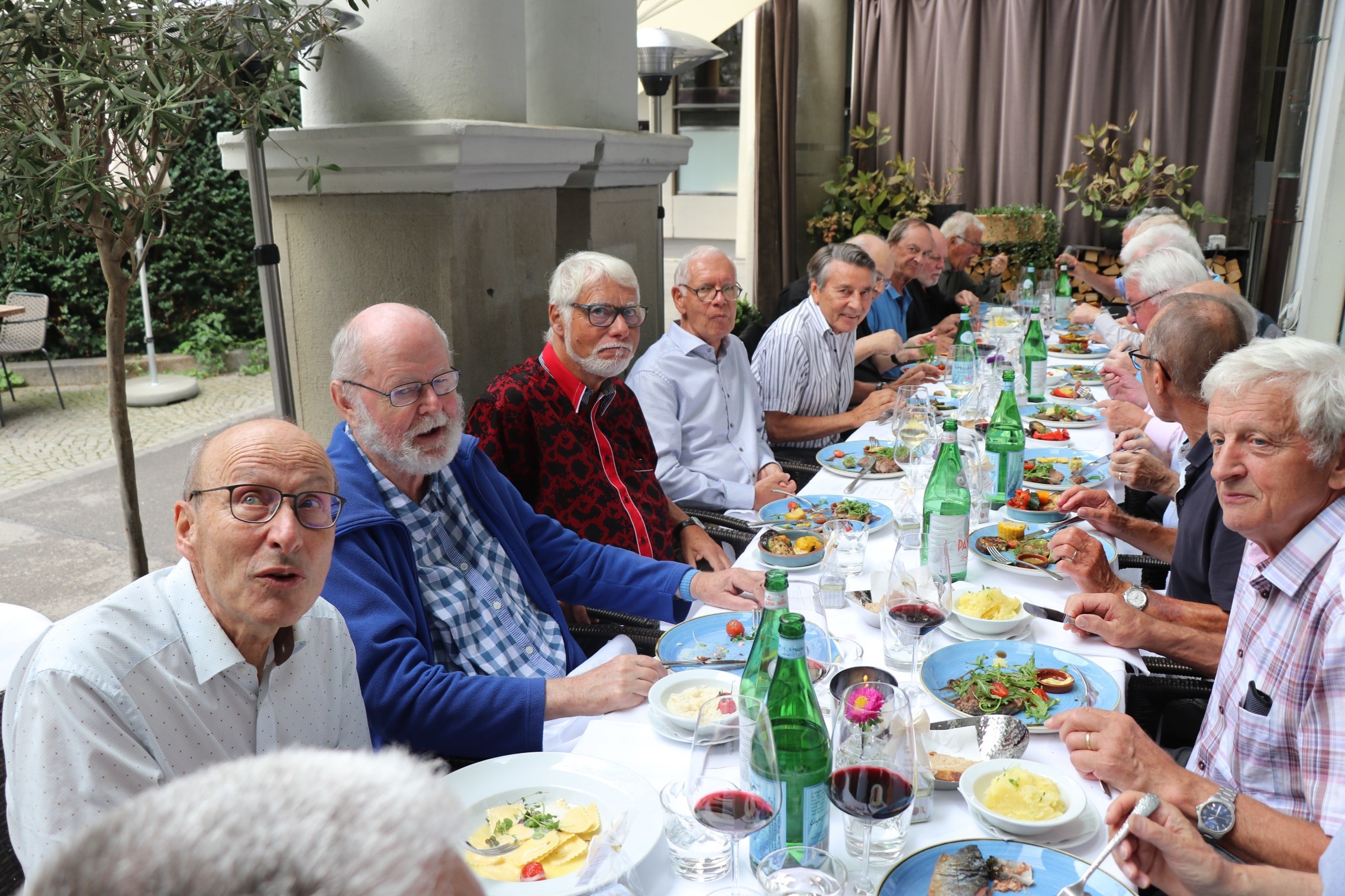 Weisse alte Männer/55 Jahre Maturafeier des Autors © zvg