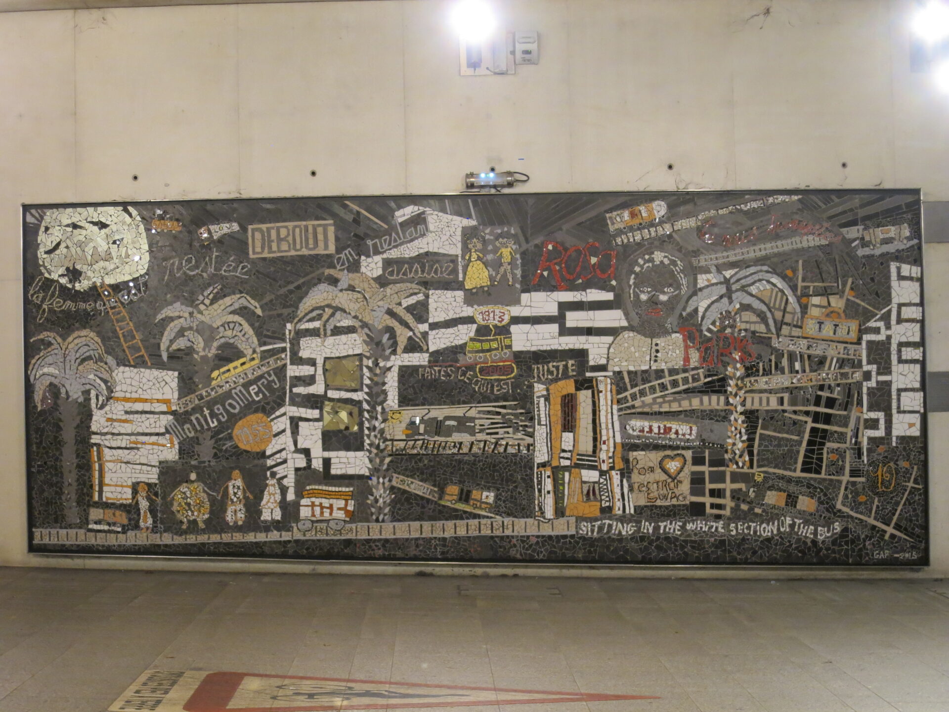 Foto:
Mosaikwand im Bahnhof «Rosa Parks» in Paris. ©Elisabeth Aeberli