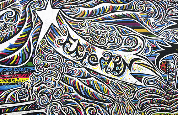 Friede! 
Teil der East Side Gallery, Berliner Mauer (ab 1961, Öffnung 1989, Bemalung ab 1990, Instandsetzung 2009)
© Pressebild Poss