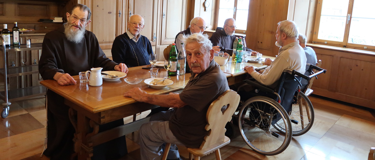 Schwyzer Kapuziner am Mittagstisch © Walter Ludin