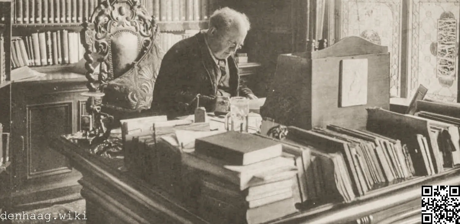Abraham Kuyper in 1912 in zijn werkkamer in de Kanaalstraat.